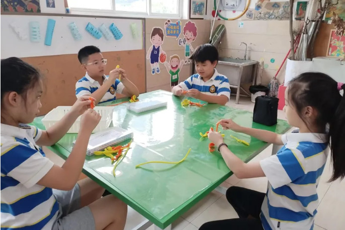 愛(ài)滿(mǎn)重陽(yáng),孝潤(rùn)溫情——融合部·小學(xué)開(kāi)展“重陽(yáng)”主題探究活動(dòng)